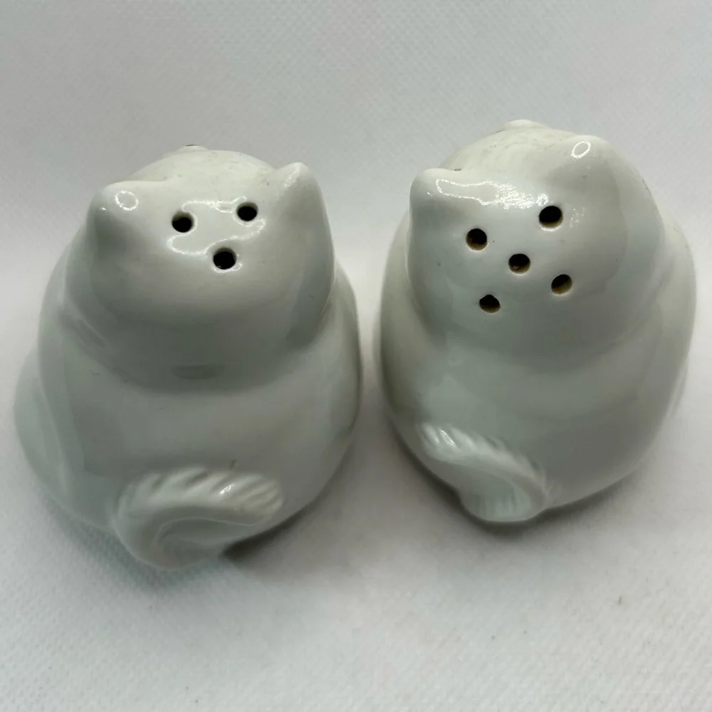 Vintage Salt and Pepper Shakers Ceramic Cat Figurines Fish White Tan